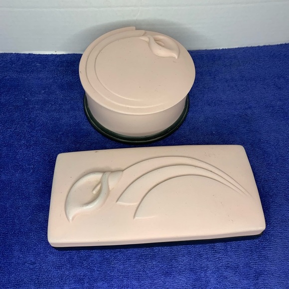 Dresser Powder & Trinket Box Art Deco Style Pink Crowning Touch Lilly Black Base - Picture 1 of 5